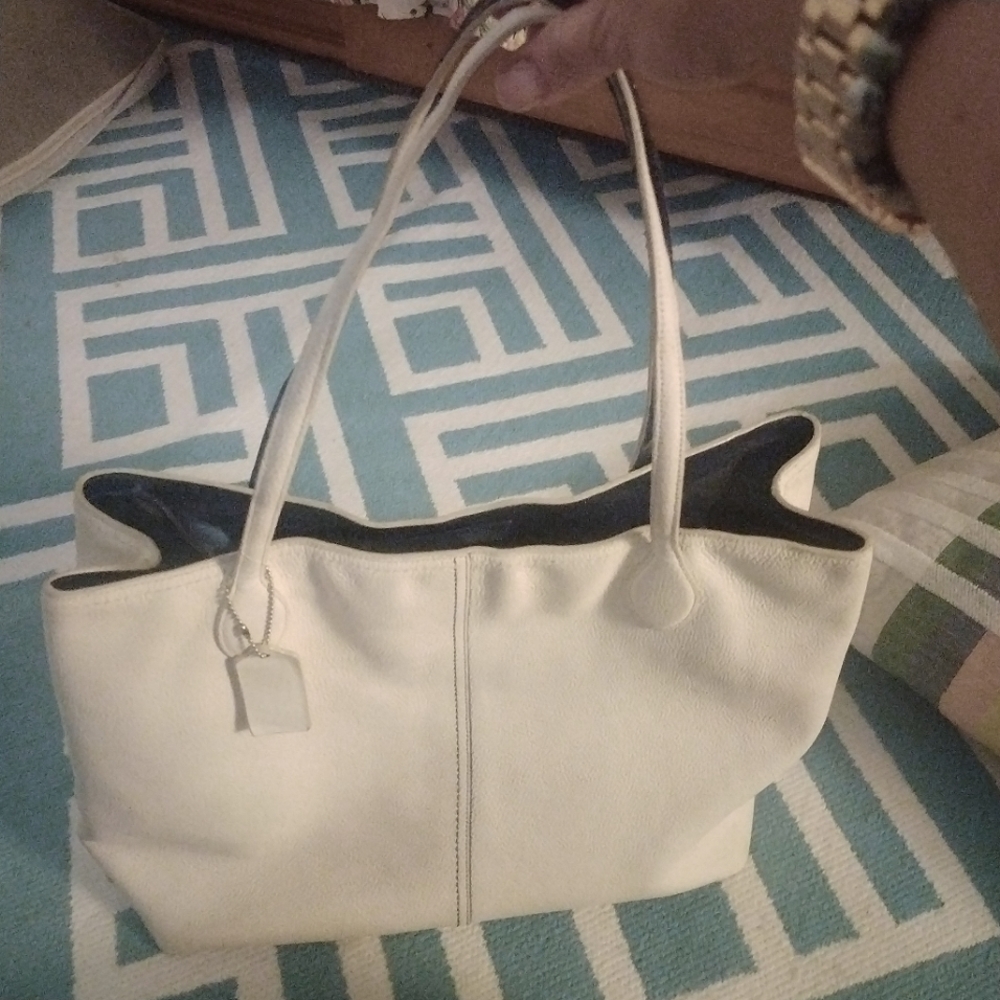 COACH Leather Tote 29429  Off White, Good Pre-Owned Condition.